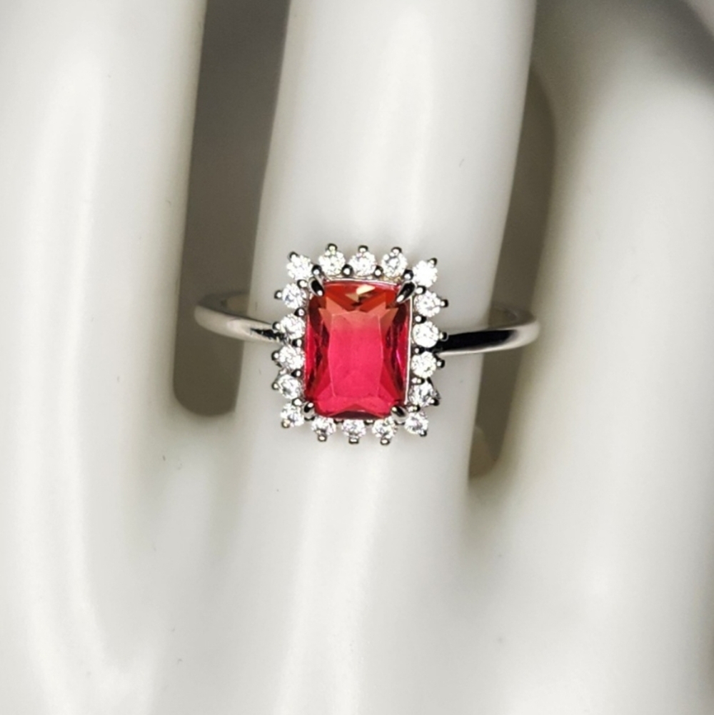 Sz.9 S925 pink tormaline ring with diamond-like stones